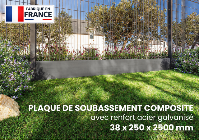 Plaque de soubassement composite avec renfort acier galvanisé - L. 250 cm x H. 25 cm x Ep. 38 mm - Gris béton
