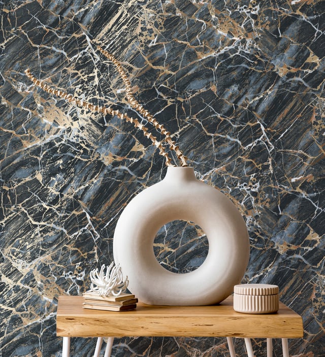 Papier peint effet marbre bleu foncé avec veines couleur or métallisé - Bertoni 682384 de GAULAN - Rouleaux de 10 m x 0,52 m