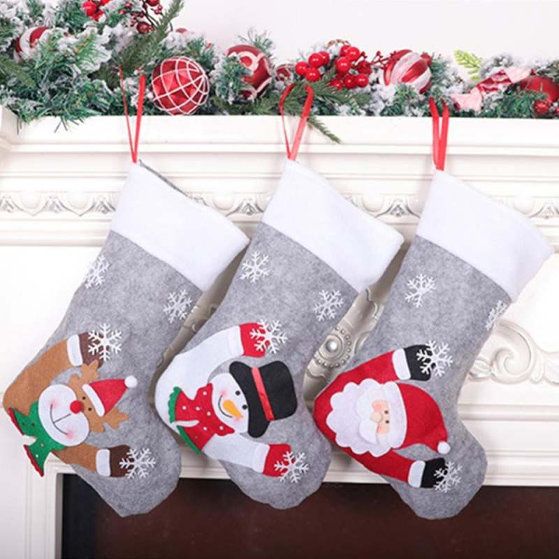 4 Pièces Chaussette de Noël Peluche, Chaussettes de Noel a Suspendre, Cheminee Decorative, Chaussette Noel Broderie, Sacs Bonbons Grandes Sac Cadeau, Décorations Noël Arbre Cadeaux (B, Argent