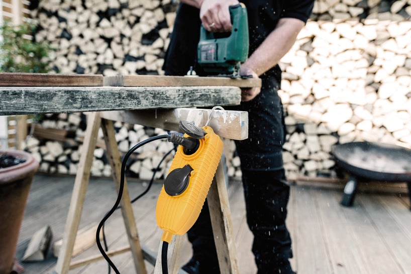 Brennenstuhl Rallonge 10m de cable avec bloc 4 prises a clapet IP44 - Fabrication Francaise - 4