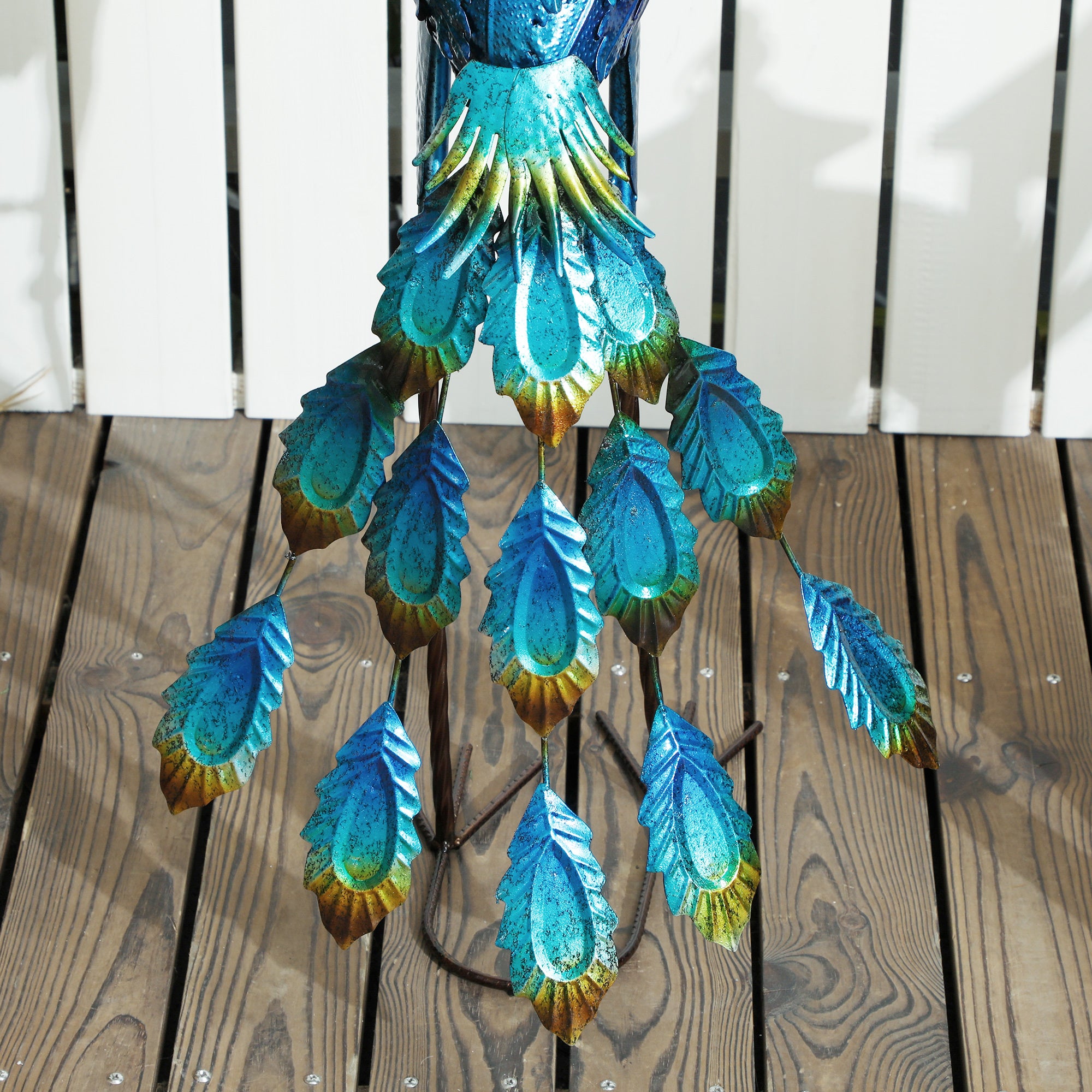 Statue de jardin - Outsunny - paon - résister aux éléments - pour jardins, porches, terrasses - en métal - 83H cm - multicolore - 9