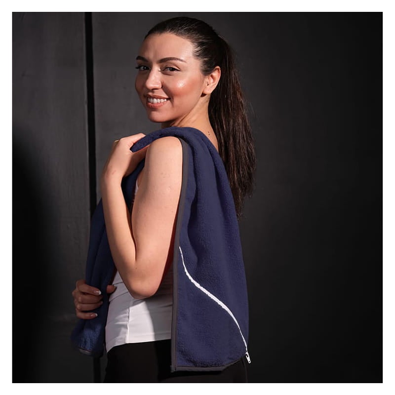 Ręcznik sportowy z kieszonką 30x110 cm granatowy - Darymex