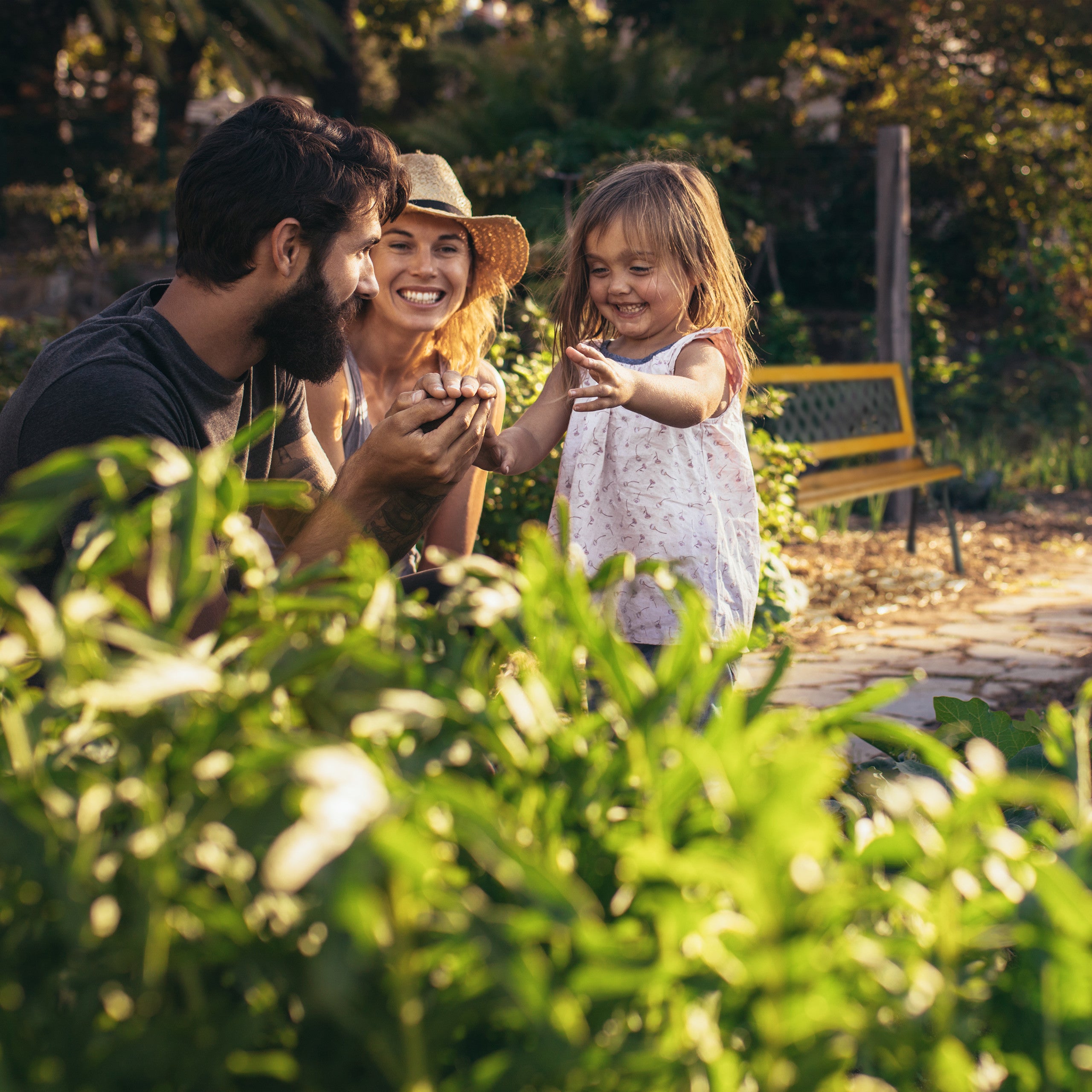 Banc de jardin, 2 sièges, bois, fonte, balcon et terrasse, rustique, HxLxP 73 x 125 x 52 cm, nature/vert, Relaxdays - 5