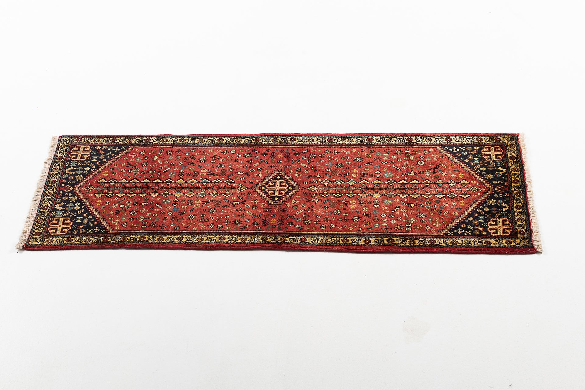 Oryginalny ręcznie tkany orientalny dywan o wymiarach 200x70 cm z certyfikatem autentyczności