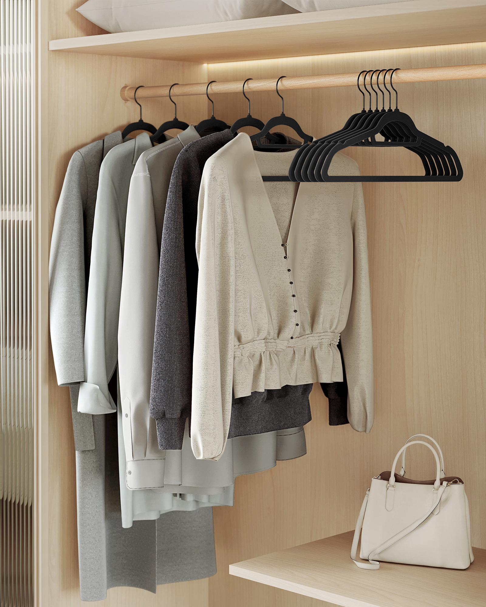 50 Cintres en Velours, Antiglisse, avec Barre à Cravate et Crochet Pivotant à 360°, Épaisseur 0,6 cm, Gain de Place, Longueur 43,5 cm, Noir d'Encre - 2