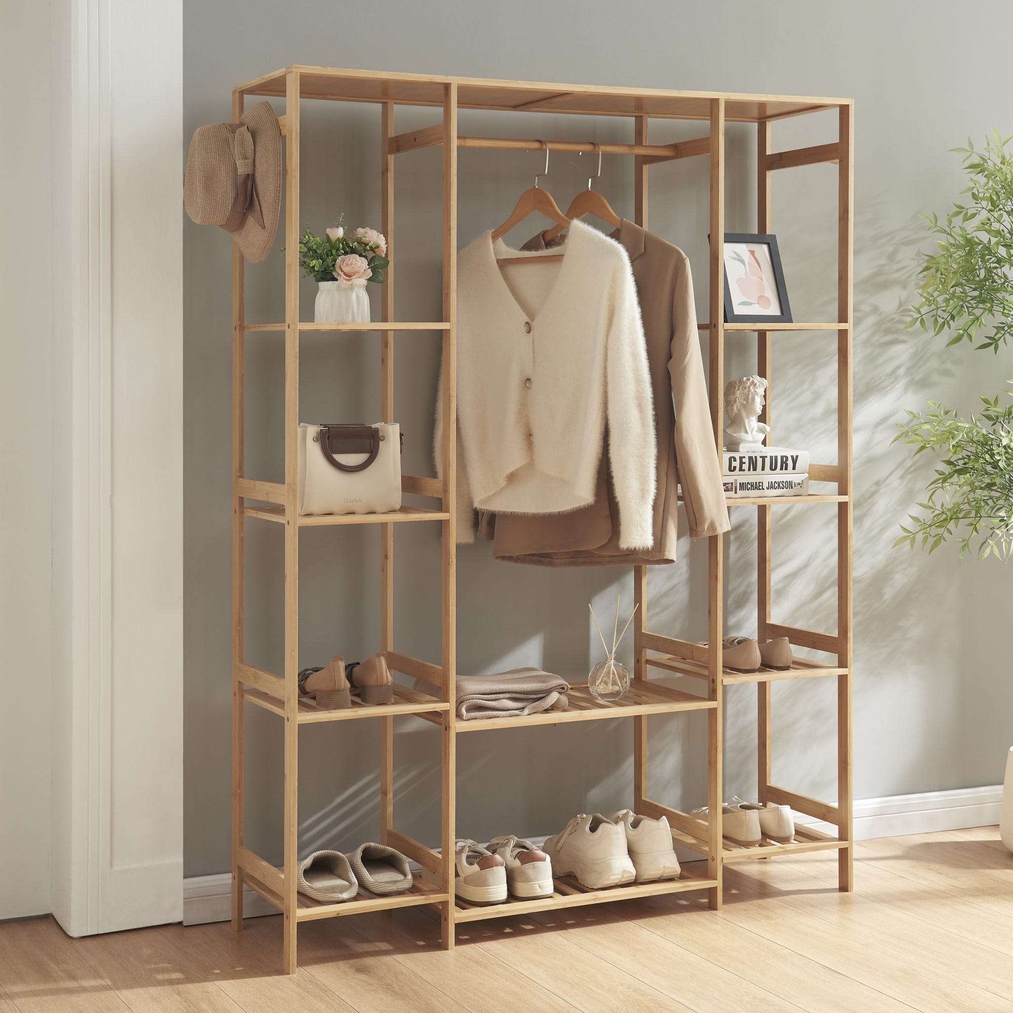 Perchero burro Ilomantsi con estantes perchas barra bambú