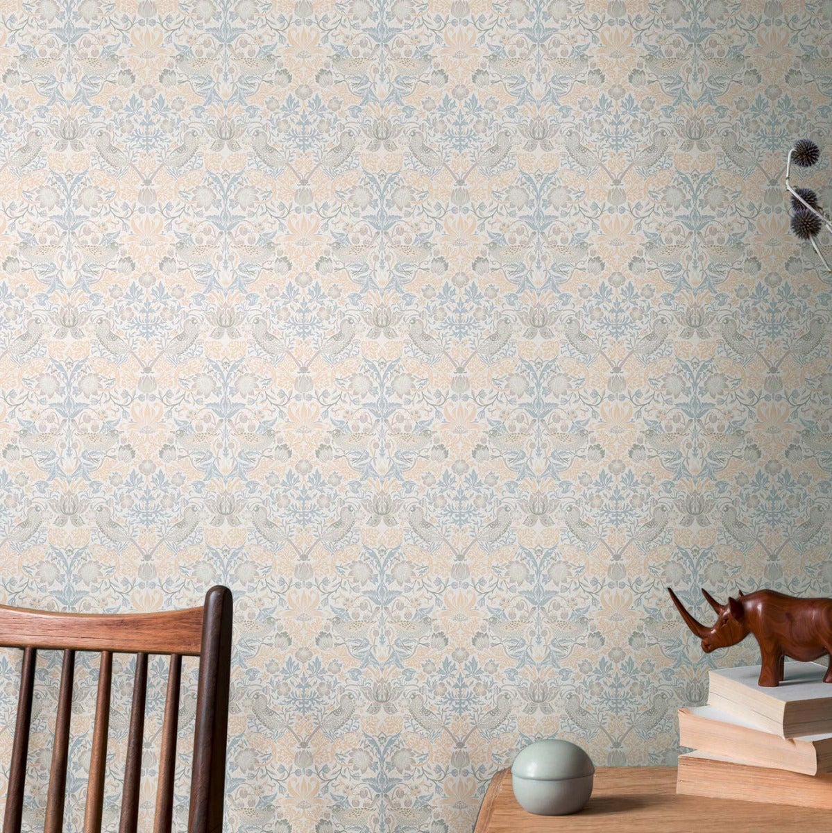 Tapeta kwiaty i ptaki w stylu secesyjnym beżowym,niebieskimIszarym - 53 cm x 10.05 m - LIVINGWALLS