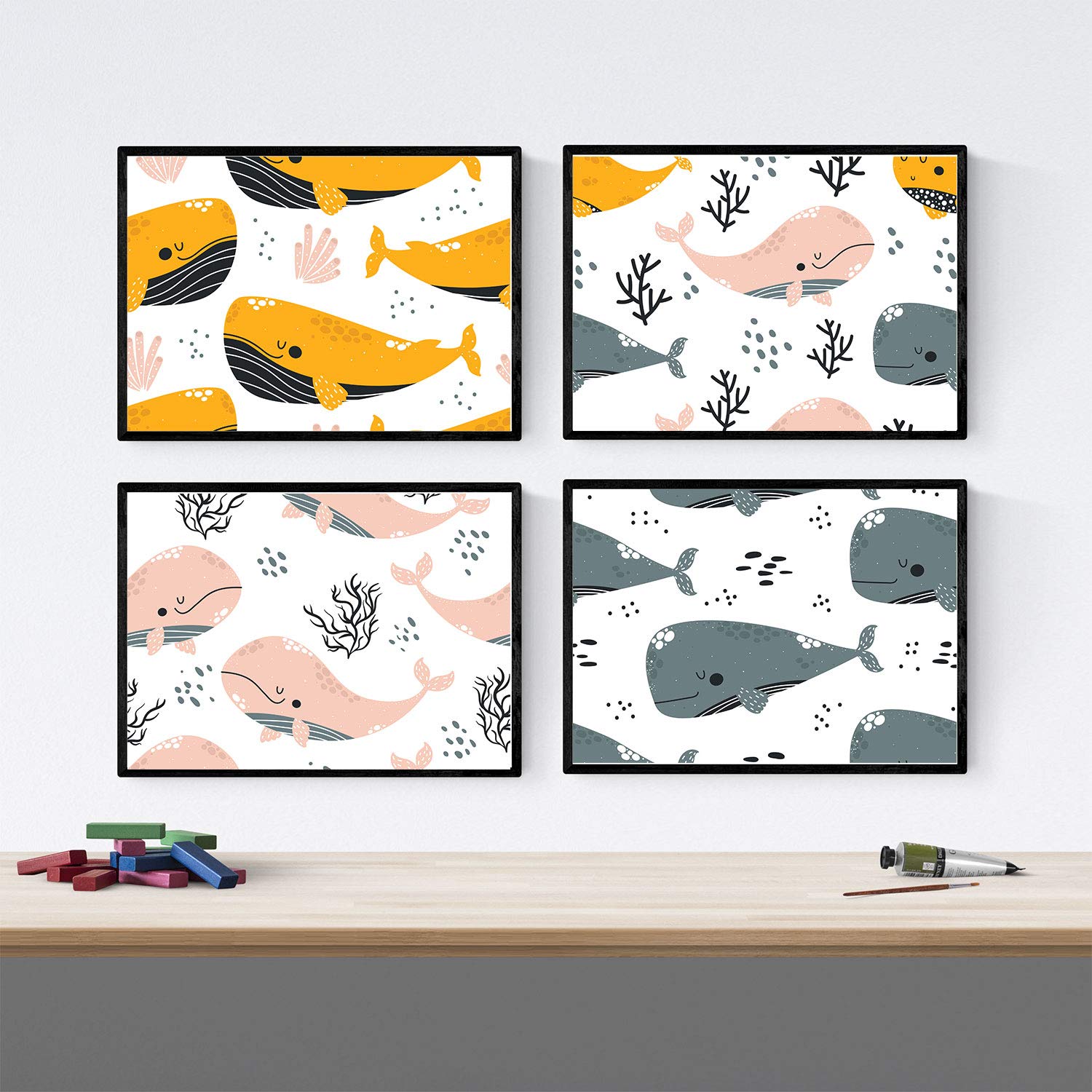Pack de cuatro posters con ilustraciones de ballenas. láminas con imágenes infantiles de ballenas. ballenas rosa gris naranja. sin marco - a3