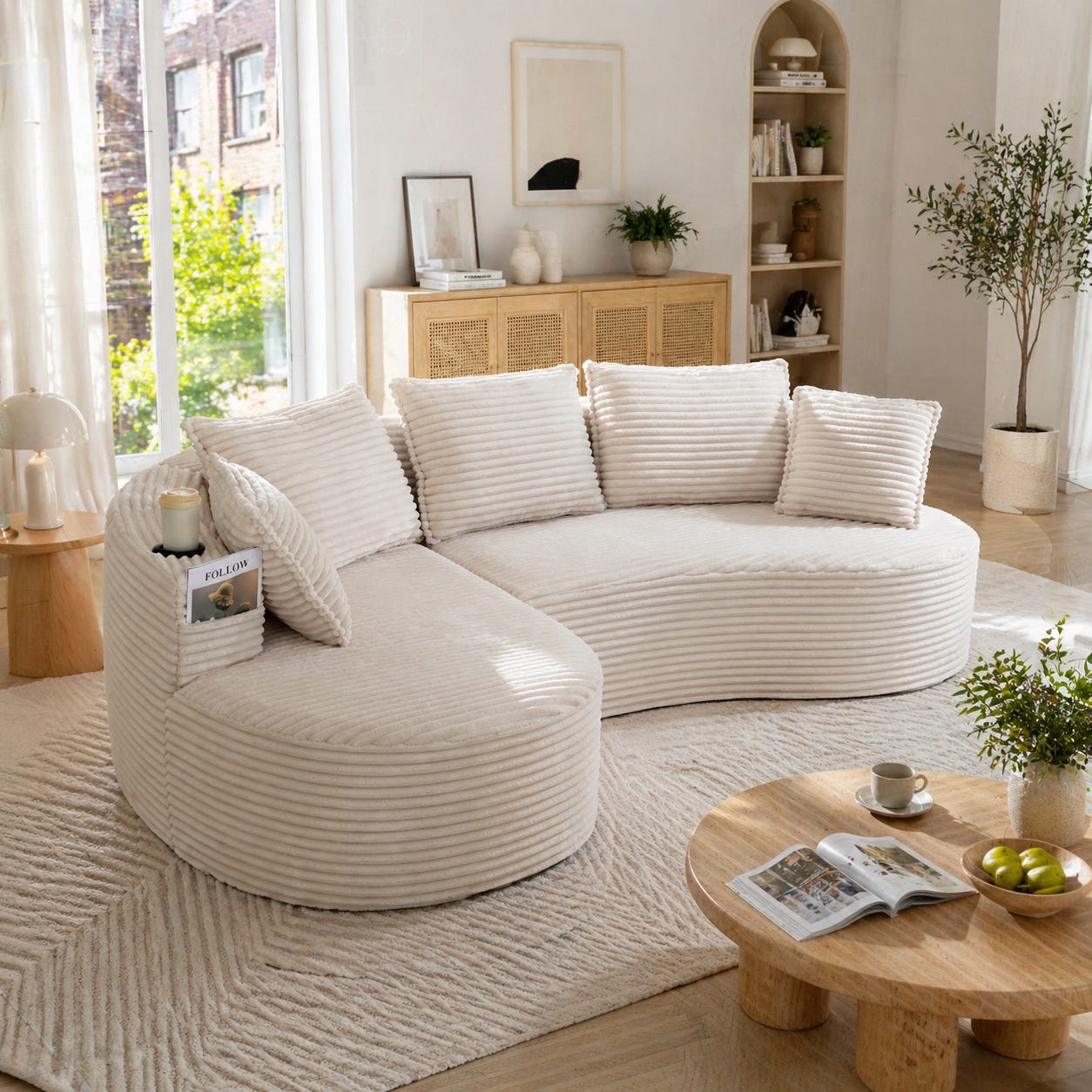 Sofa Boge aus Cord – weich, atmungsaktiv, mit Becherhalter & Stautasche. Hochdichter mousse für angenehmen Sitzkomfort. Inkl. Kissen –