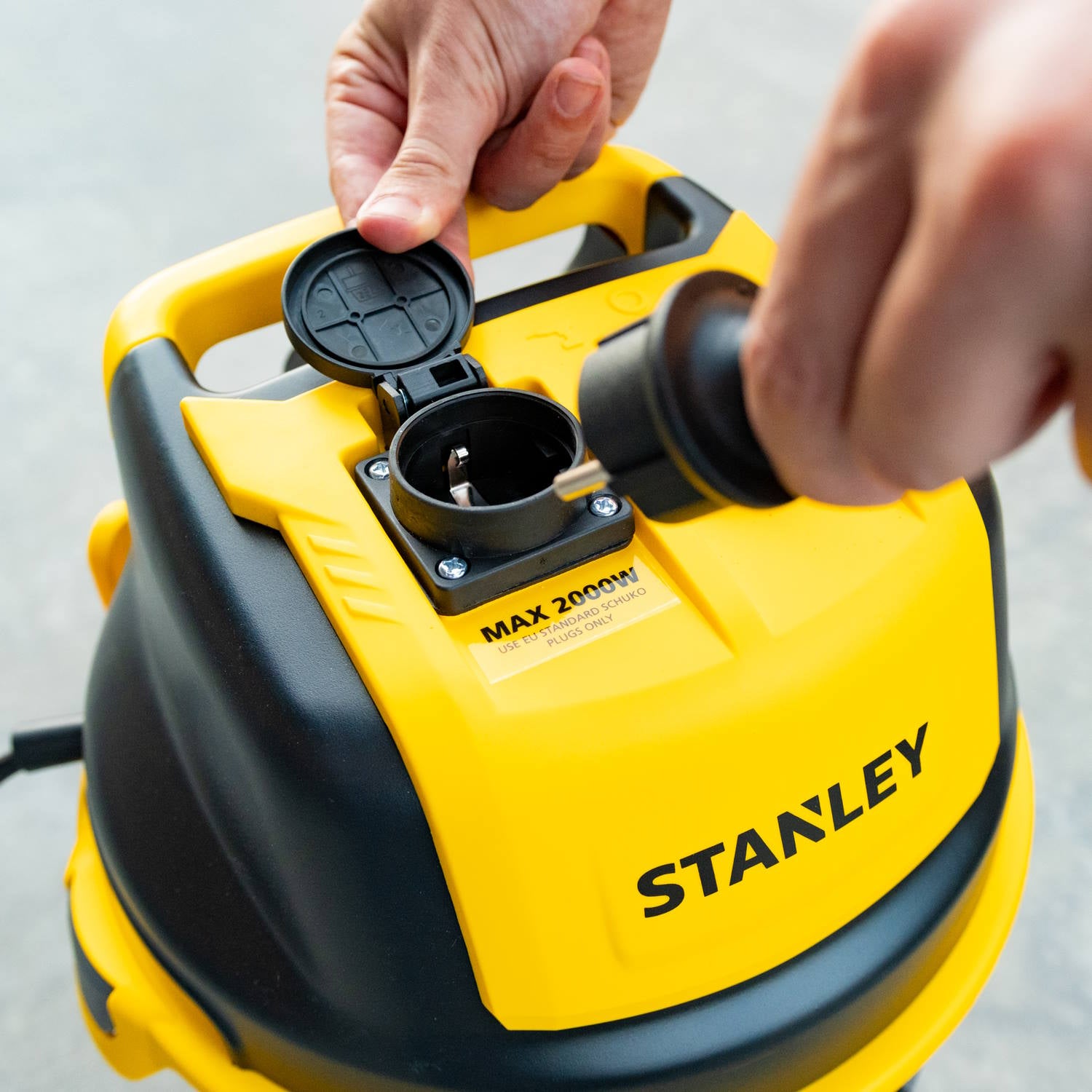 Aspirateur Eau et Poussière Stanley SXVC20XTE (1.400 W, 20 l) - 4