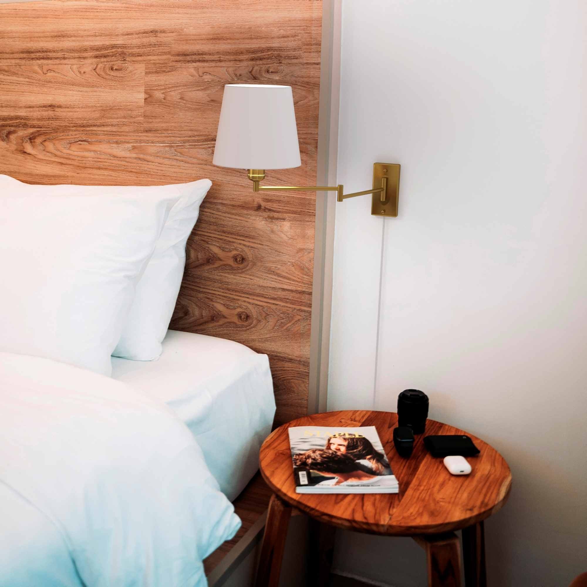 Aplique de parede com braço articulado e ficha 