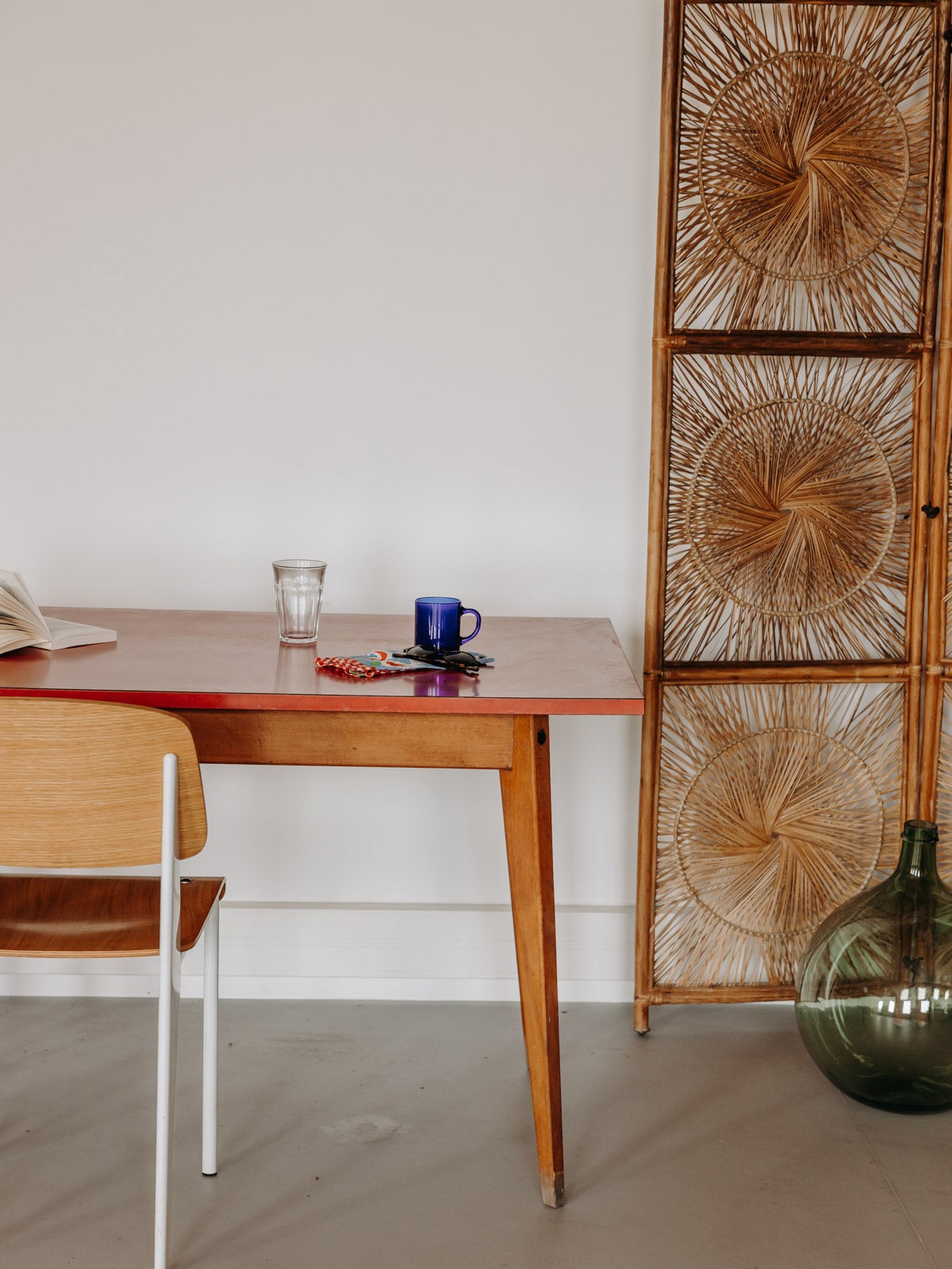 Table à manger au plateau en formica rouge Karla N°1281 | Leroy Merlin