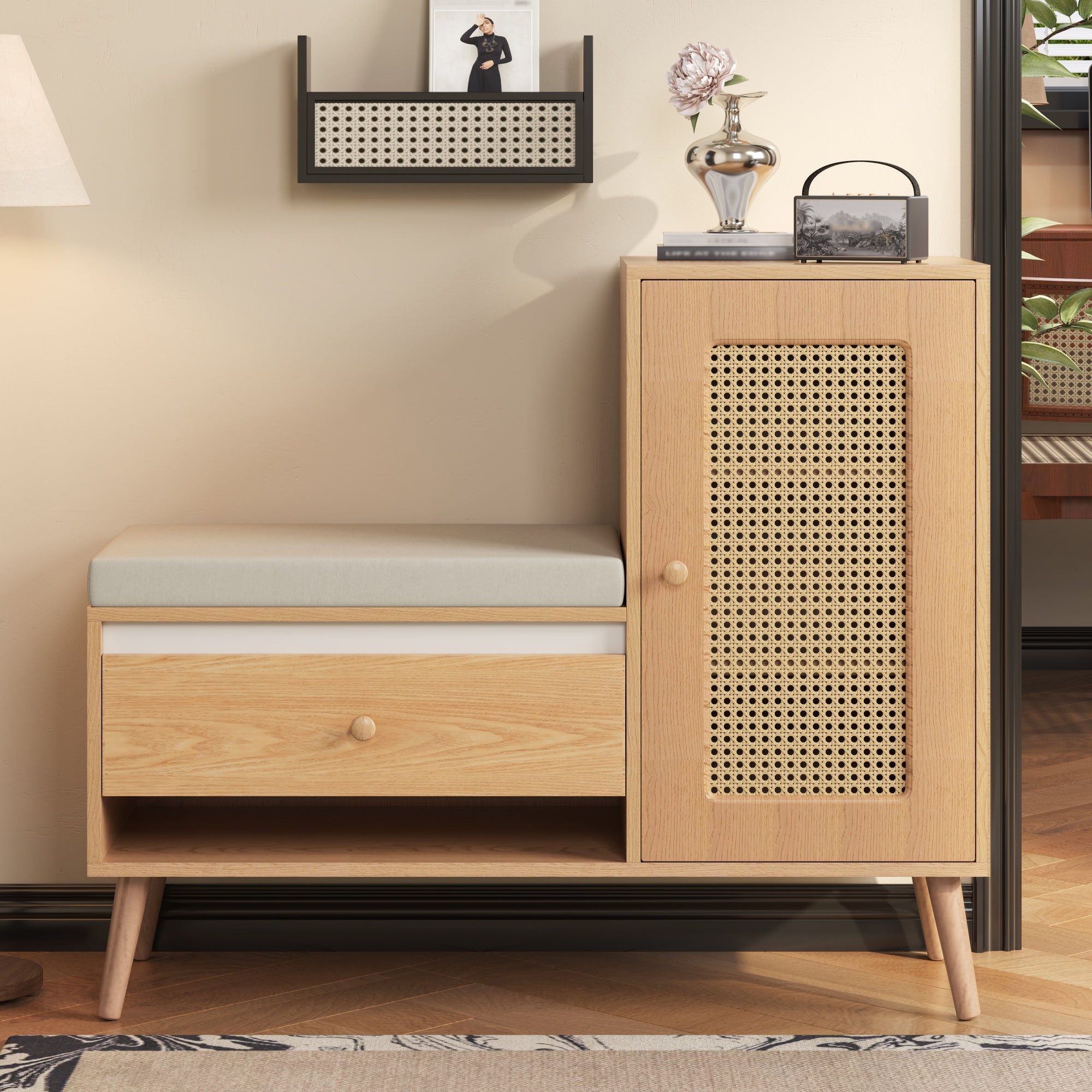 Banc d'entrée en rotin avec coussin, étagère à chaussures, tiroirs, compartiments ouverts et porte. Multifonctionnel pour l'entrée. - 8