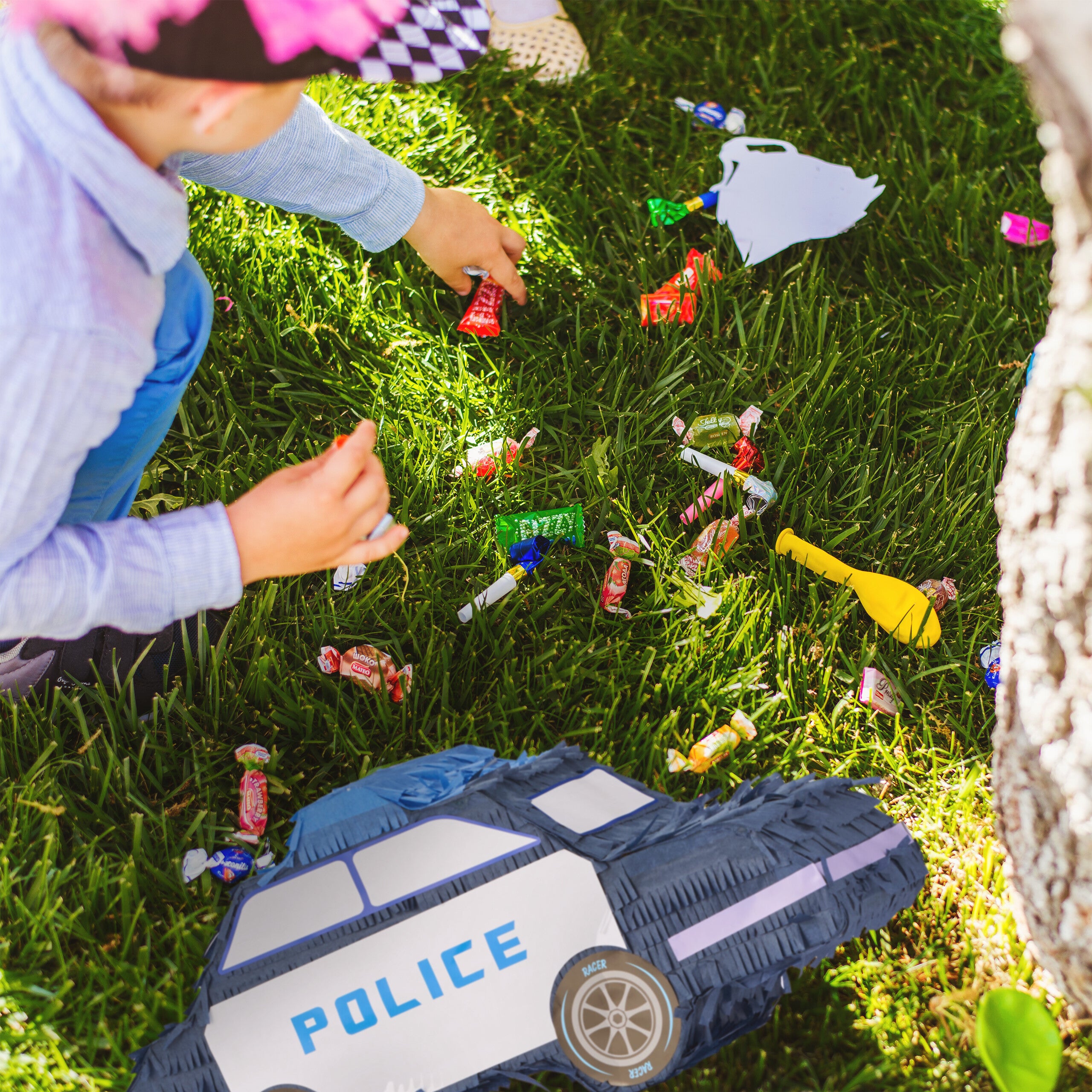 Piñata en forme de voiture de police, bâton et masque, HLP : 22 x 50 x 16 cm, bleu, Relaxdays - 3