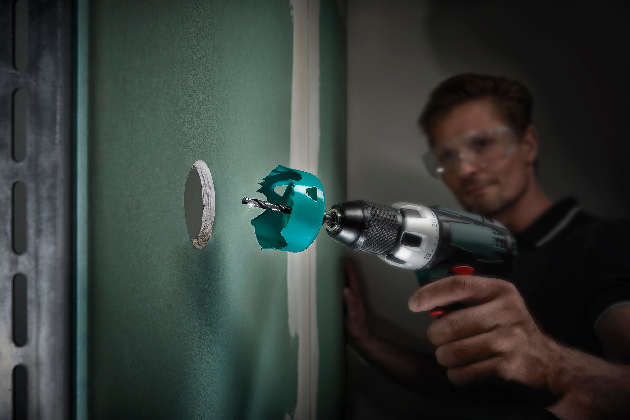 Serra copo multimaterial - 105 mm de diâmetro - 30 mm de profundidade de corte, com broca de centragem - wolfcraft 5972000 - 2