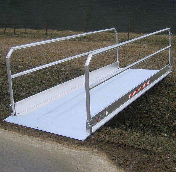 Rampe d'accès pour piétons - Longueur de 3m26 pour un fossé de 2.60m - Capacité de charge max 400kg/m² - Vendue à l'unité - MPP32/10U - 3