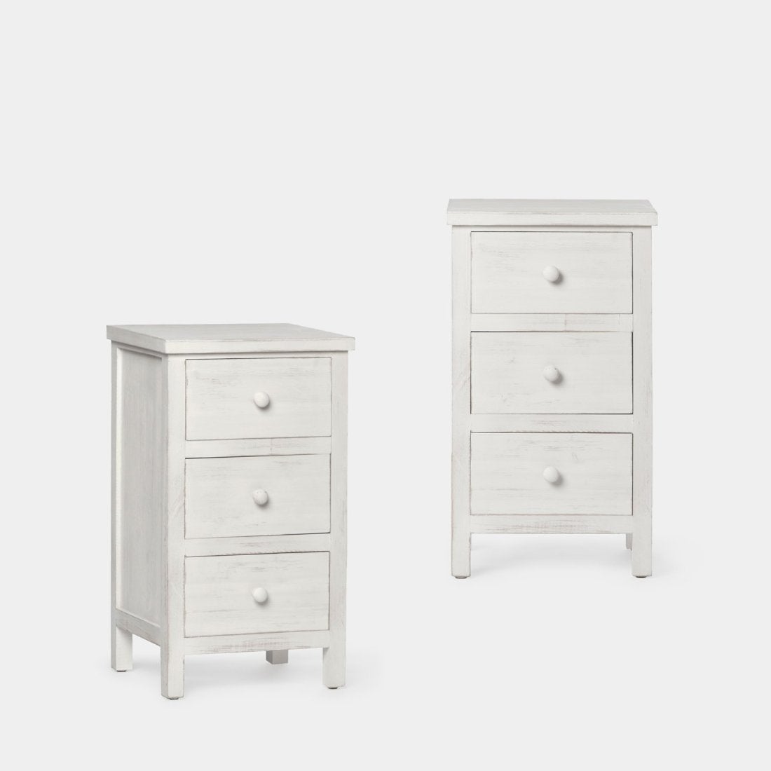 Numa table de chevet 3 tiroirs
