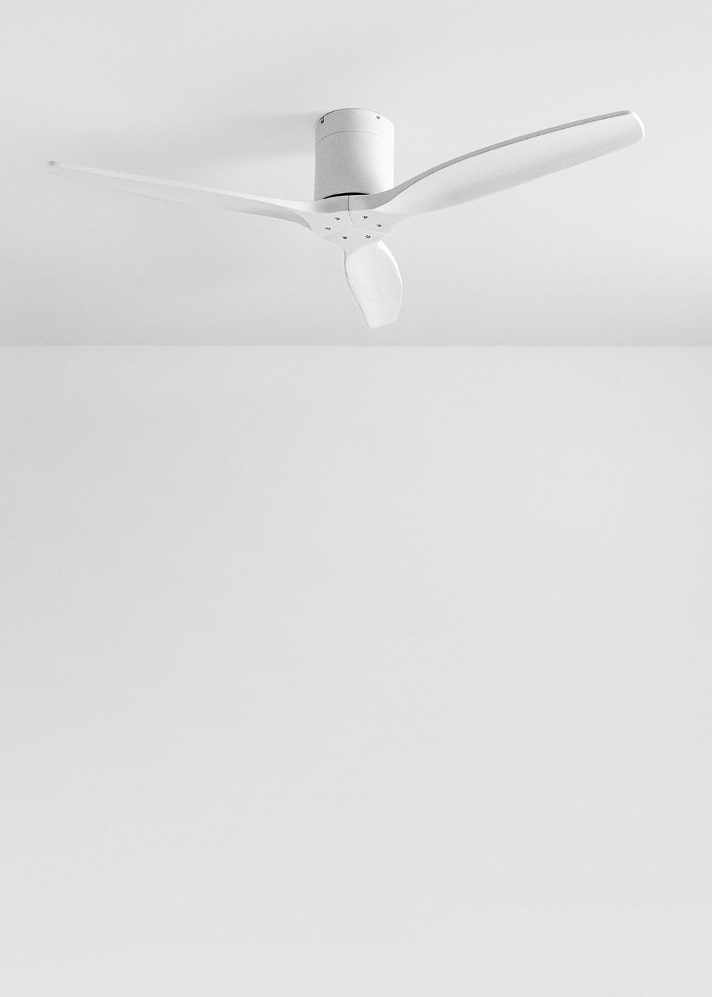 WIND CALM M - Ventilador de techo 40W silencioso con aspas de ABS técnico Ø132cm - Sin luz - sin WIFI - 4
