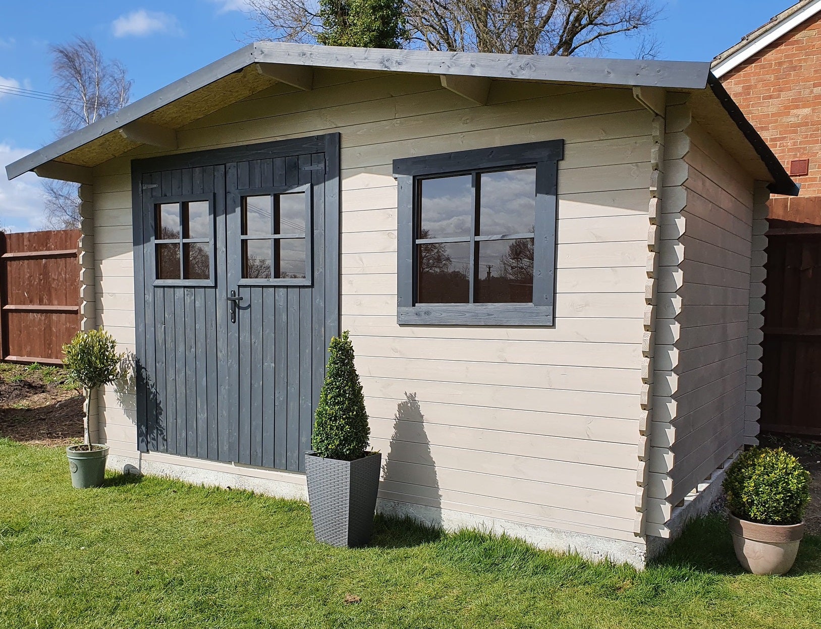 Abri de jardin en bois brut, ep 28mm, surface utile 9.9m² INT021 /INEKSA - 9