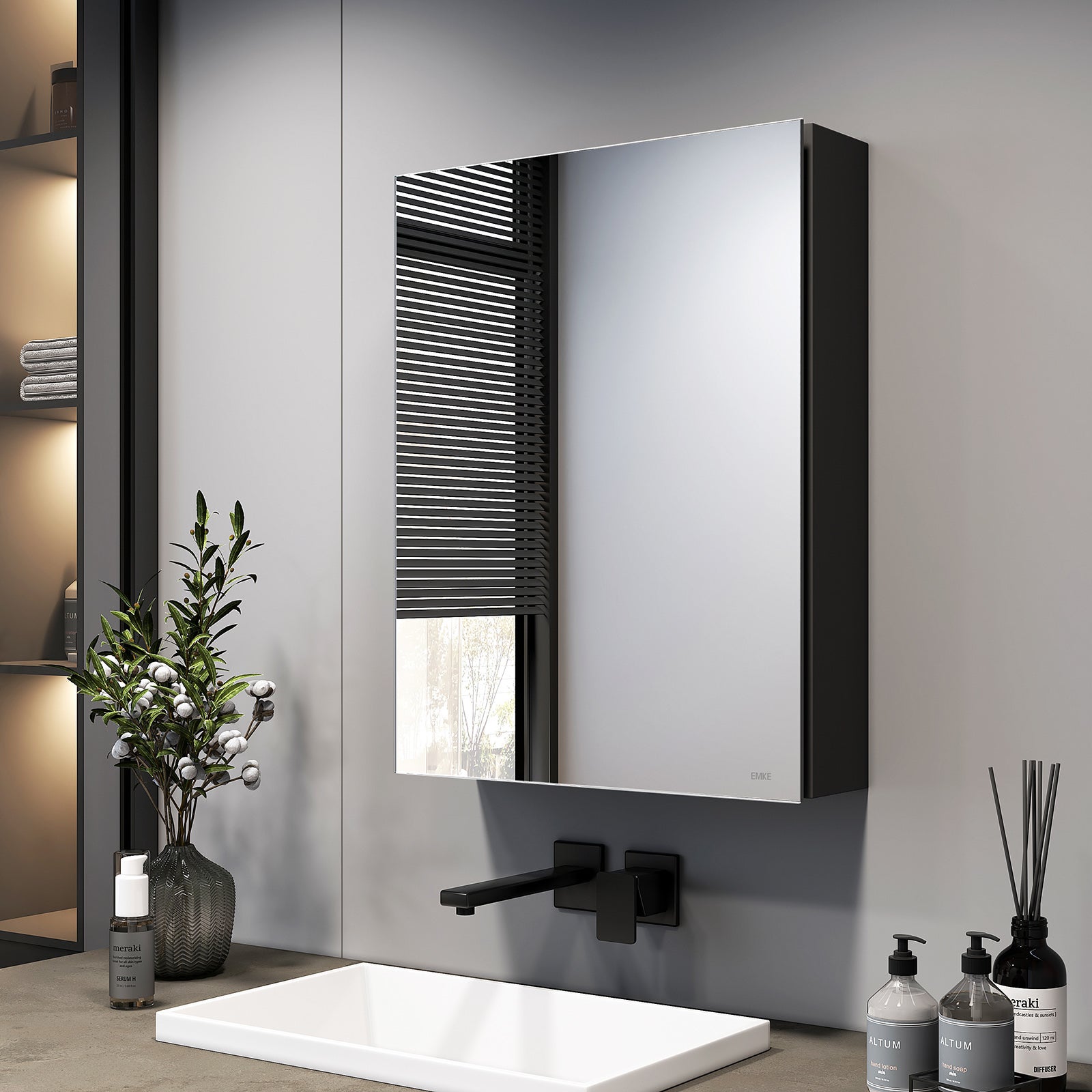 EMKE Szafka łazienkowa z lustrem 50 x 65 x 14,5 cm – 1 drzwiczki lustrzane, regulowane półki, matowa czerń