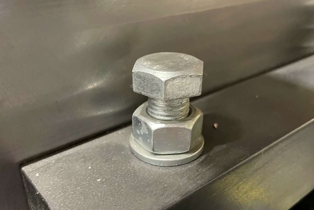 Vis à filetage métrique à tête hexagonale 8,8 Filetage moyen DIN 931 Zingué M10 x 140 (boîte de 50 unités.) - 4