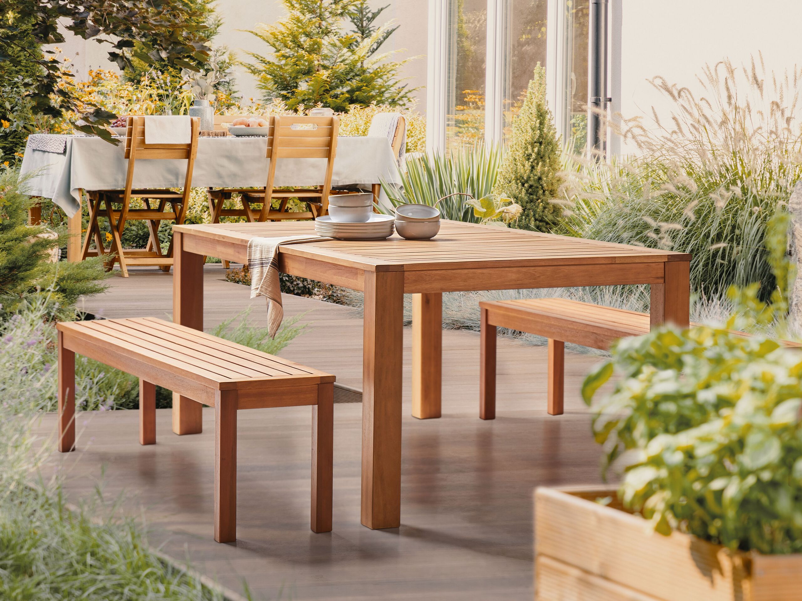 Set dining pentru grădină cu bănci cu 6 locuri MONSANO Maro Lemn de eucalipt