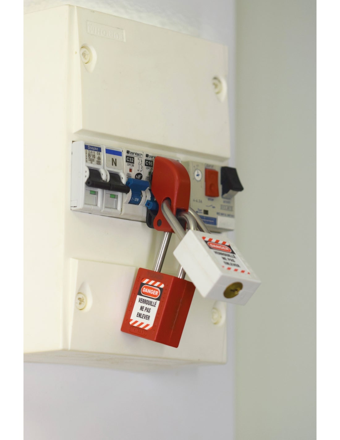 Kit Di Blocco Per Interruttori Elettrici - Con Lucchetto In Nylon, Per Isolamento Energetico E Sicurezza Durante La Manutenzione