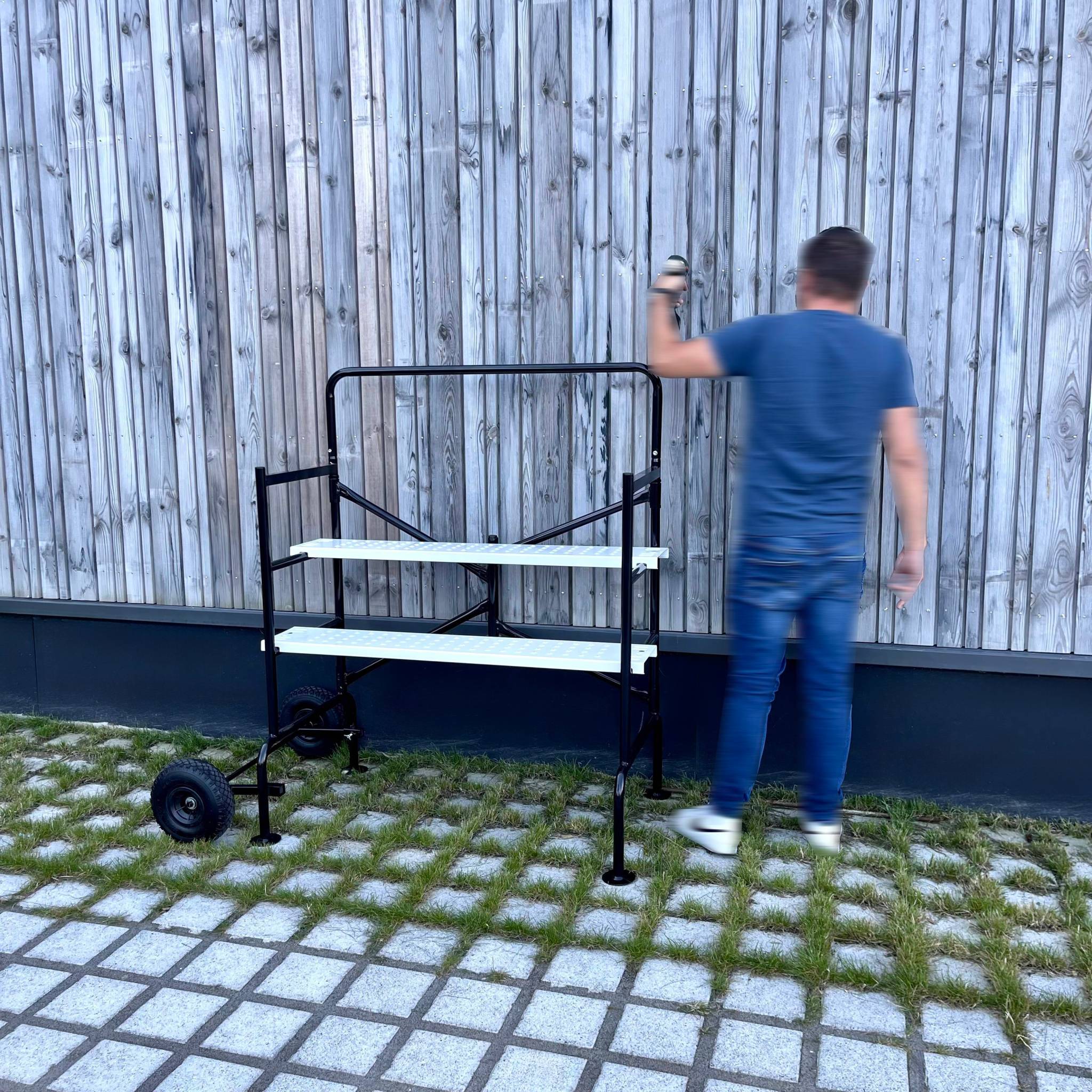 Echafaudage roulant et pliant sur deux niveaux - mobile. 2 roues. L140x l78 x H135cm ouvert. poids supporté 150 kgs - 6