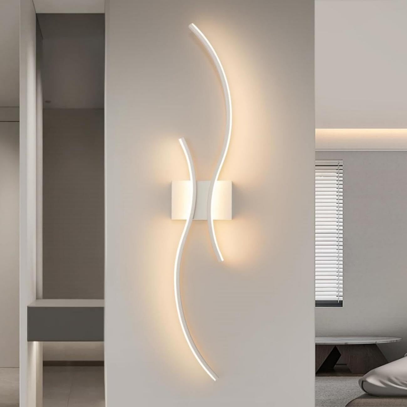 Comely Applique da Parete Interno LED, 32W Lampada da Parete Dimmerabile con Telecomando, 3000K-6500K, Moderno Nero Lampada a Muro in Alluminio per Soggiorno Camera da Letto Corridoio Scale