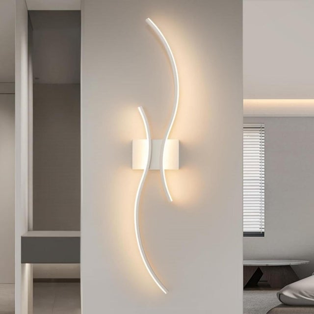 COMELY Applique da Parete LED 27W 3037lm, Lampada da Parete Moderna 3000K Design a Linee per Camera Soggiorno Scala