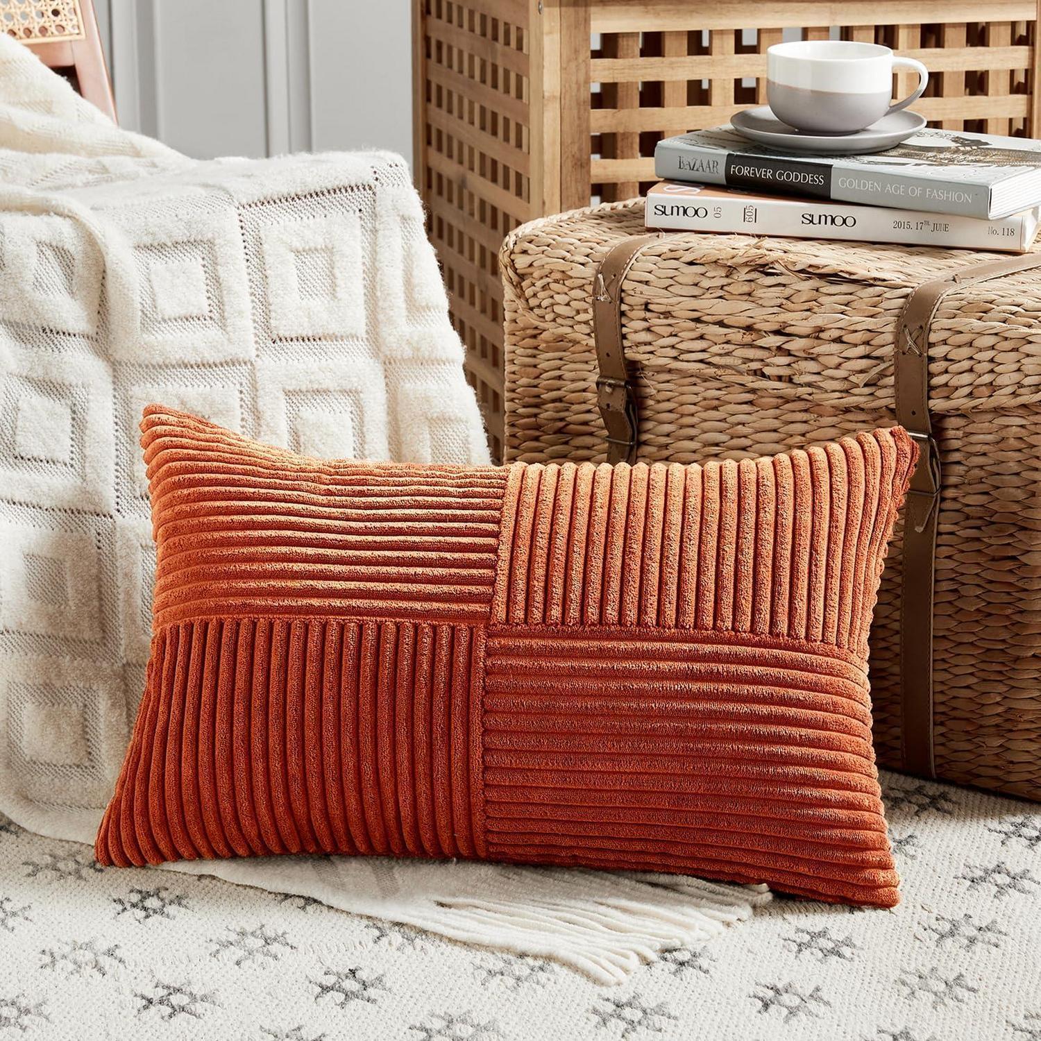 Coussin Déco 35x60 cm Velours Côtelé Caramel - Housse Douce | Leroy Merlin