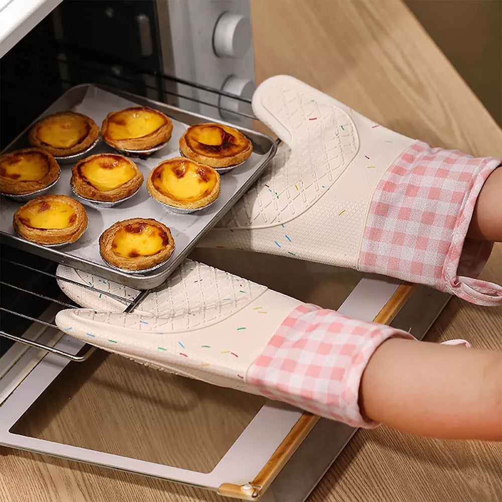 2 różowe silikonowe rękawice kuchenne, wodoodporne, odporne na ciepło, z bawełnianą podszewką, nadają się do użytku w kuchence mikrofalowej. - 3