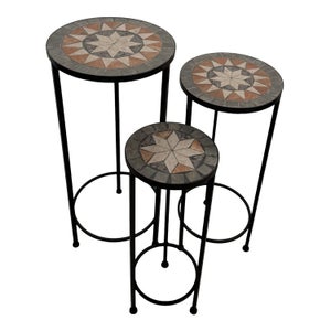 Mesa Auxiliar De Mosaico Spetebo – 70x60 Cm – Semircular De Metal Y Piedra Para Jardín O Balcón