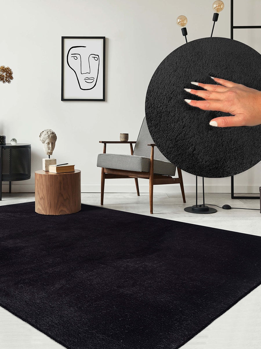 the carpet Relax tapis moelleux à poils courts, dessous antidérapant, lavable à 30 degrés, super soft, aspect fourrure, Noir, 240 x 340 cm - 2