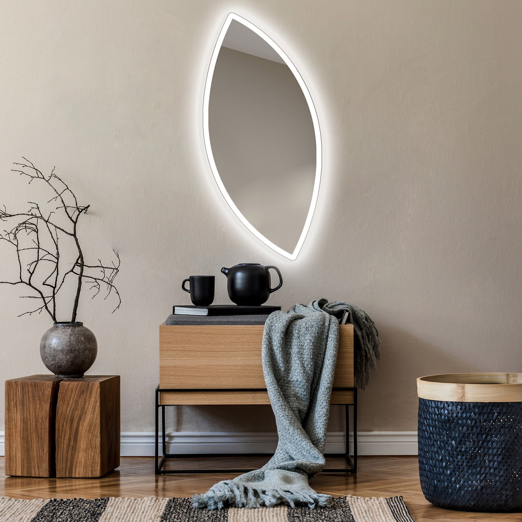 Asymetryczne lustro z oświetleniem LED Łazienka (74x154cm) Jasne lustro z oświetleniem | Chłodna biel 7000K