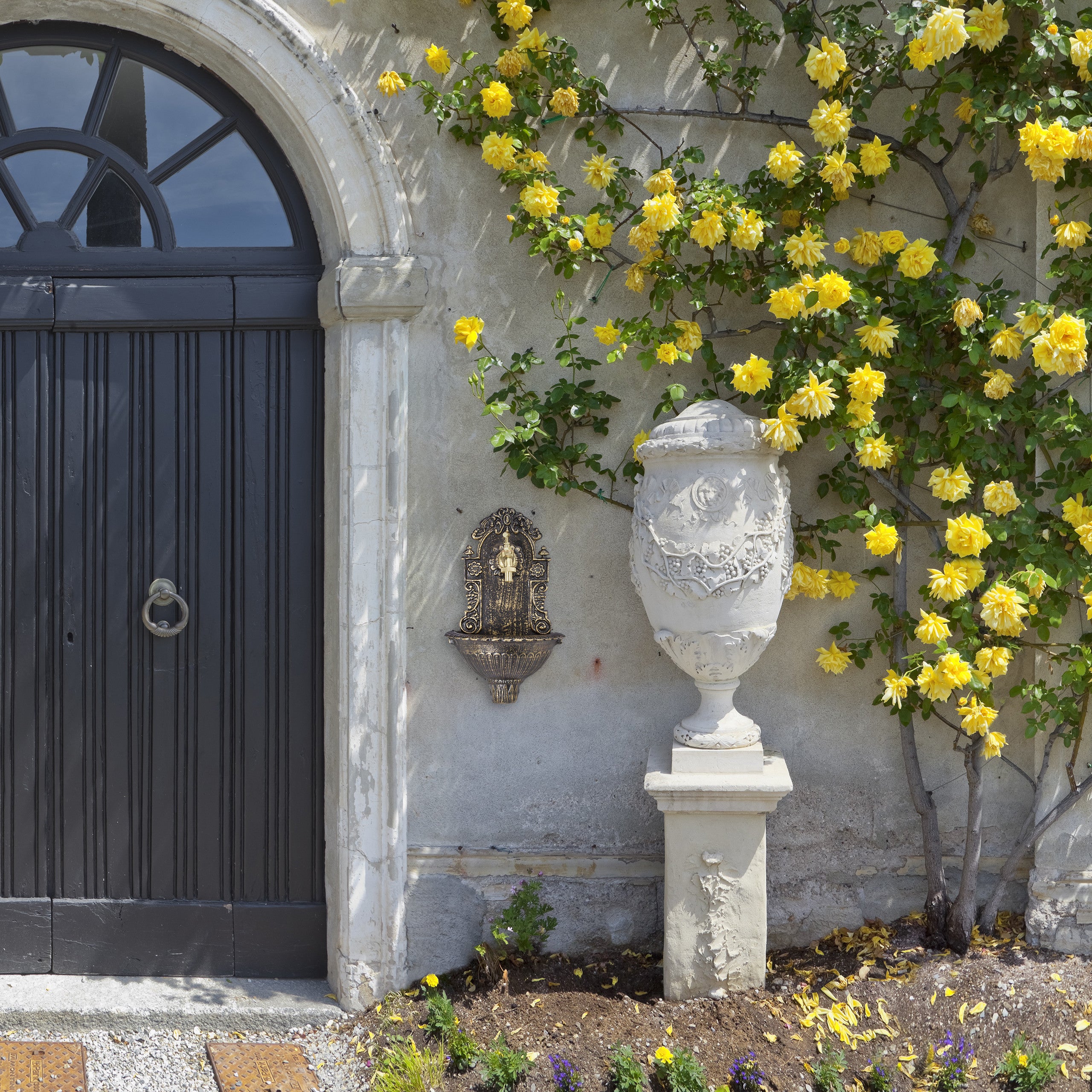 Fontaine mural style antique,robinet, Evier de jardin,fonte aluminium, HlP 40 x 24,5cm x 13 cm, noir, Relaxdays - 2