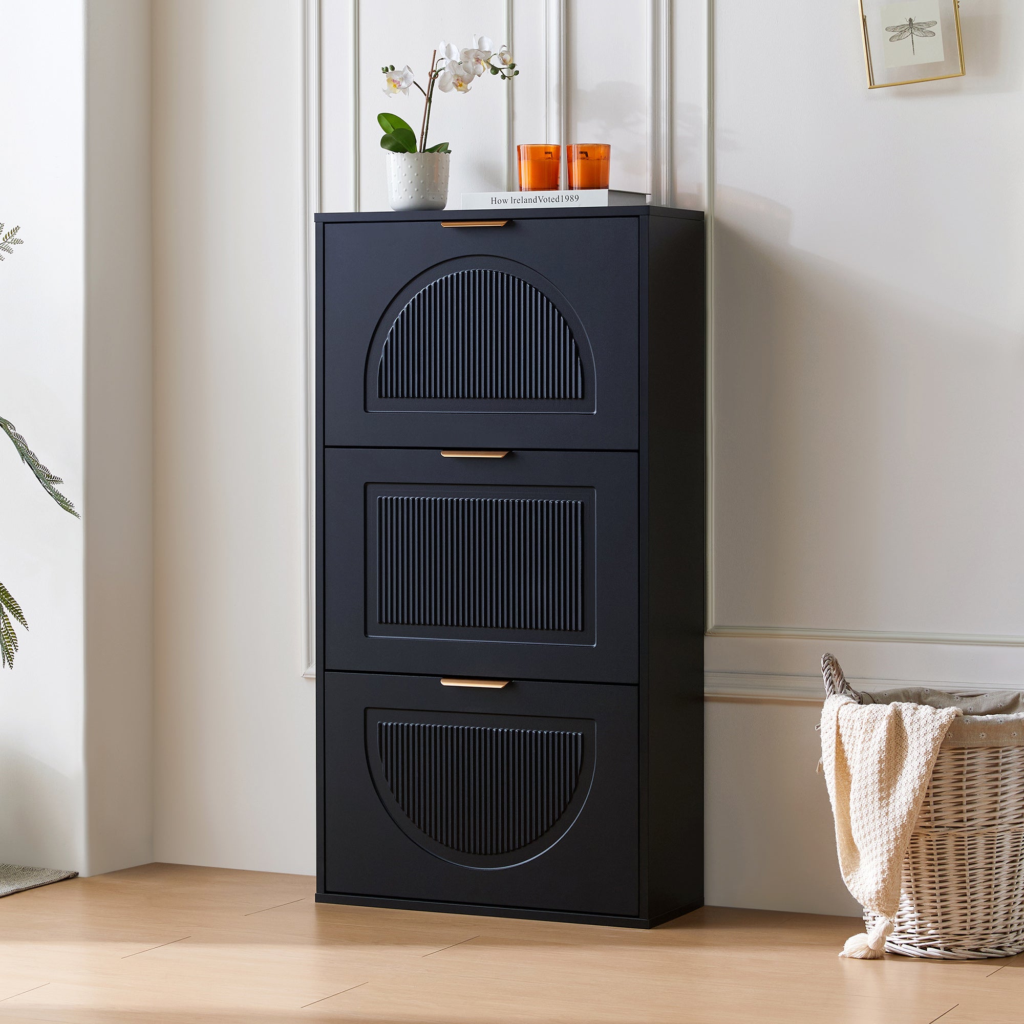Meuble à chaussures avec 3 portes rabattables - 60 x 24 x 114 cm - MDF et poignées dorés - Noir - 2