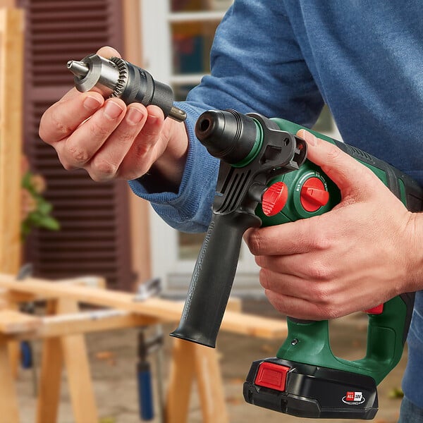 Wiertarka udarowa bezprzewodowa Bosch UniversalHammer 18V kompaktowa i wydajna - 2