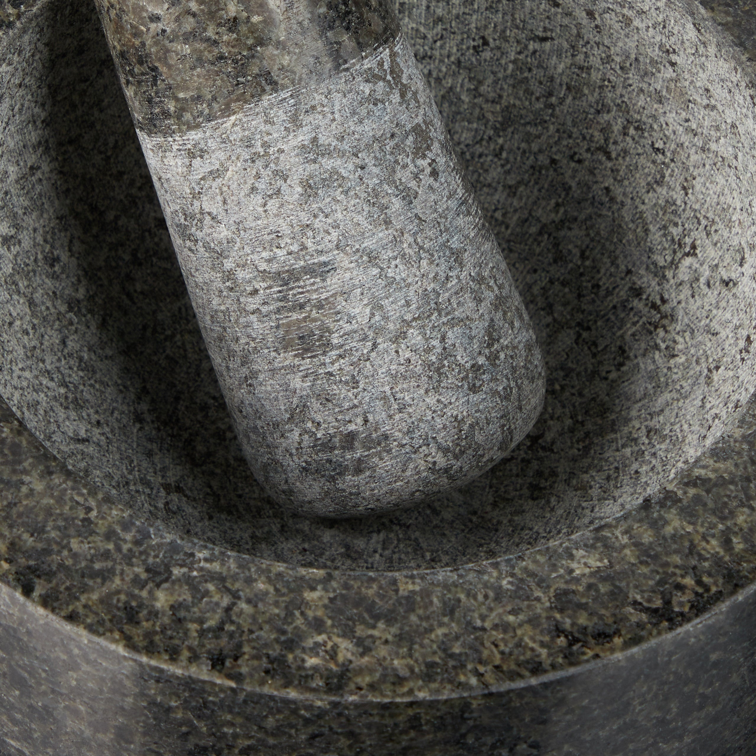 Mortier de 8 x ø 16 cm en granit poli avec pilon de 17 x ø 4,5 cm, 400 ml, gris, robuste et durable, pour épices et herbes, Relaxdays - 7