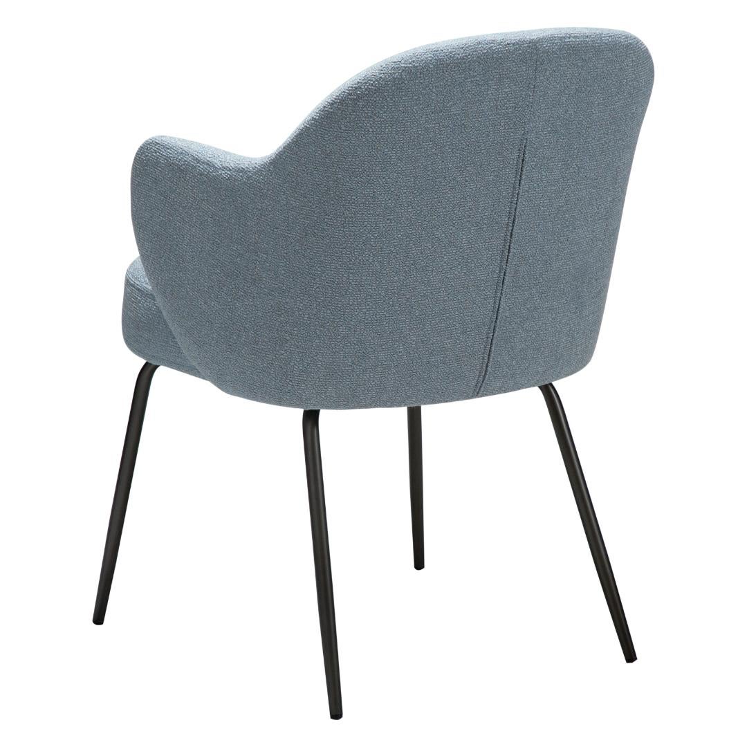 Bae Dan-Form krzesło stołowe z podłokietnikami bouclé niebieski.