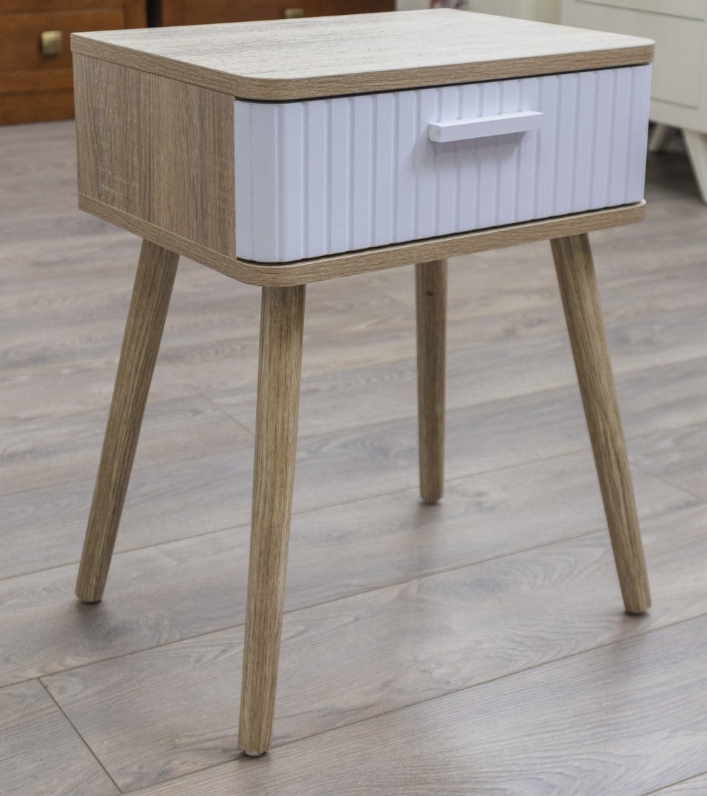 Mesita de noche TALÍA de diseño escandinavo con patas de madera y acabado roble - 3