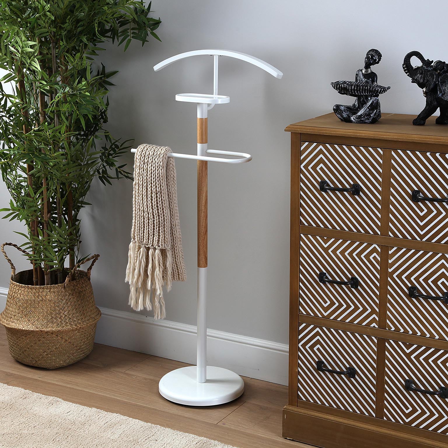 Versa Holstebro Valet de Nuit Multifonctionnel avec 2 Perchoirs Penderie pour Vêtements Homme ou Femme Valet de Chambre, Blanc, 112x28,8x46,5cm - 3