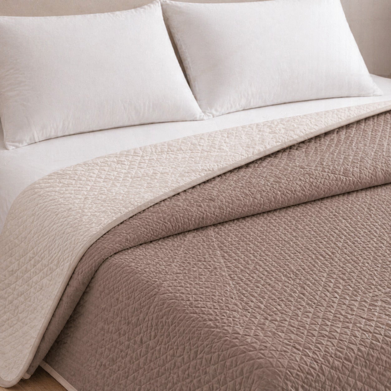 Colcha Bicolor Reversible Beige/Cuero Cama 150cm Donegal Collections - 2
