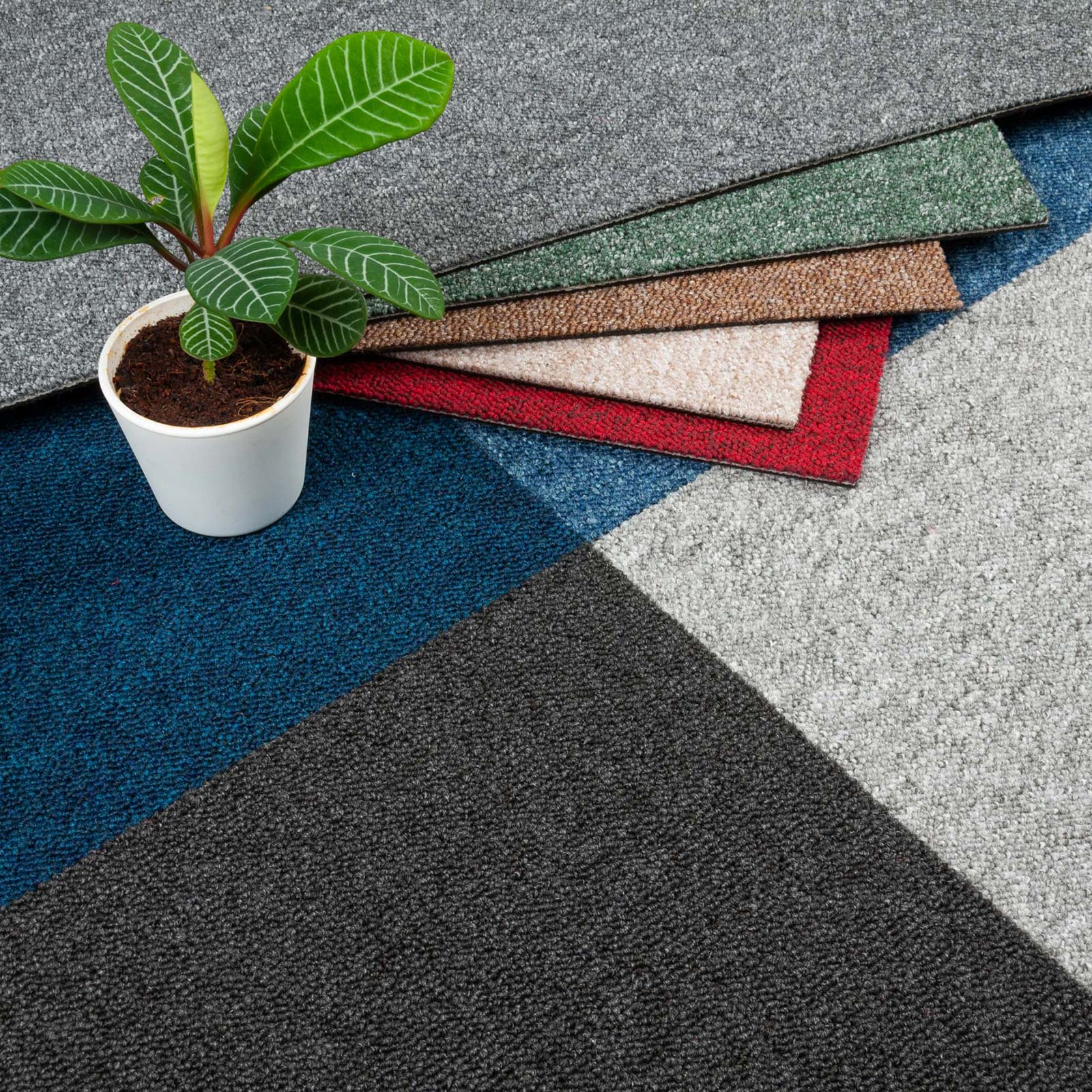 Moquette verte en dalles autoplombantes, Dalle de moquette bouclée pour salon et chambre, Dalles de moquette modulaires sans colle - 5