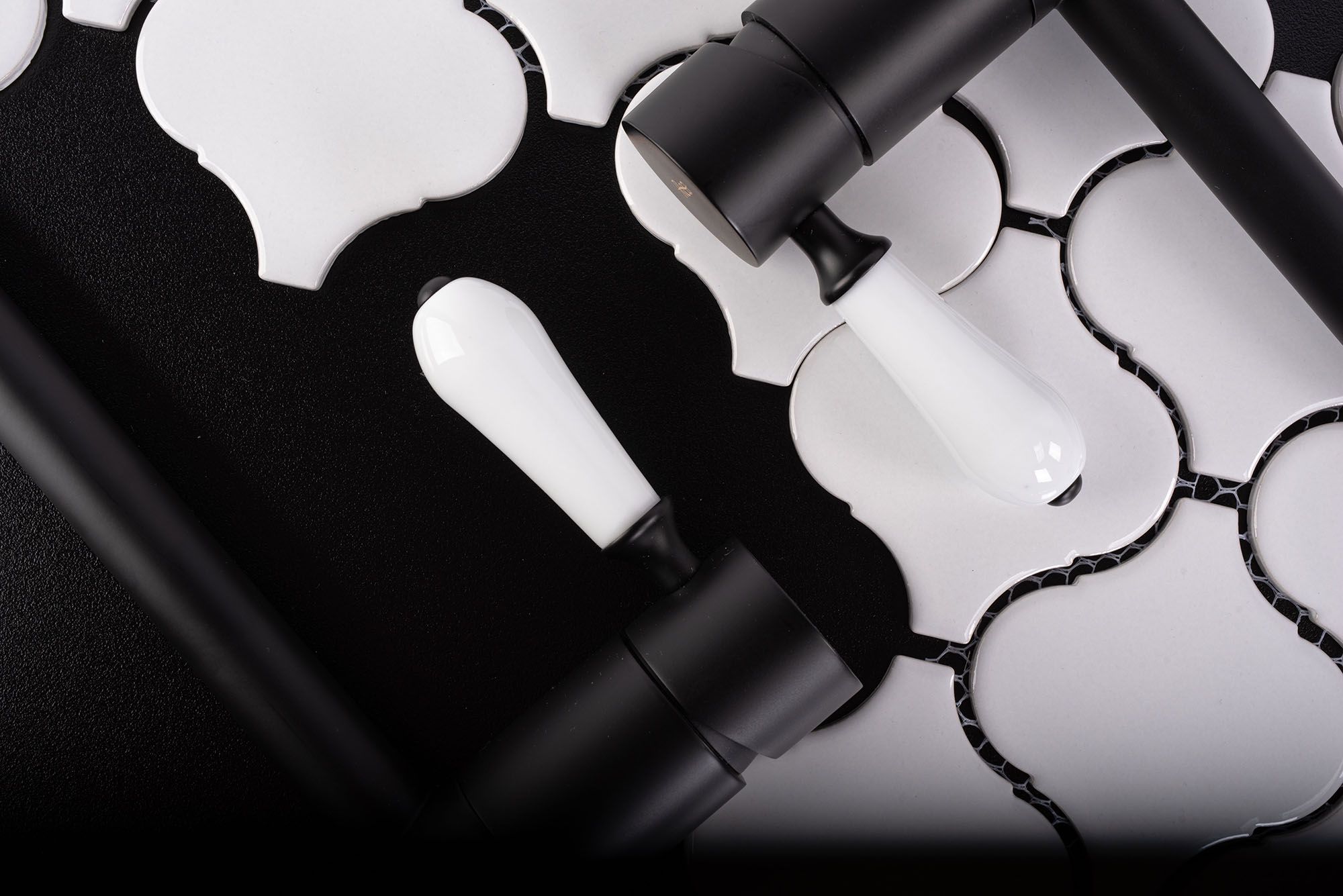 Bateria umywalkowa Rea Serra czarna niska - 3