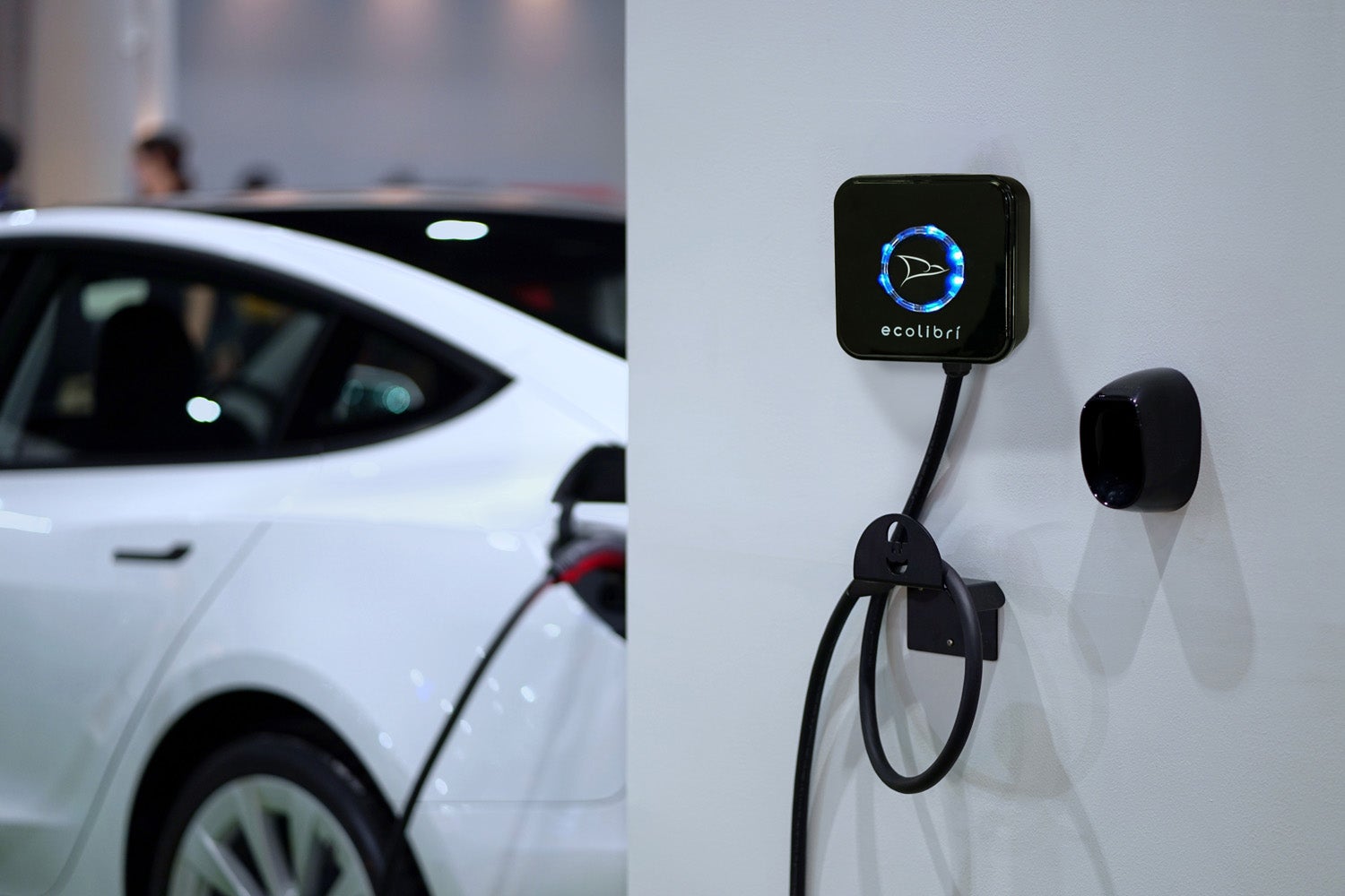 Carregador de automóvel. Equipamento para recarga de veículo elétrico ZEUS HOME MINI de 7,4 kW com mangueira de 5 metros. - 4