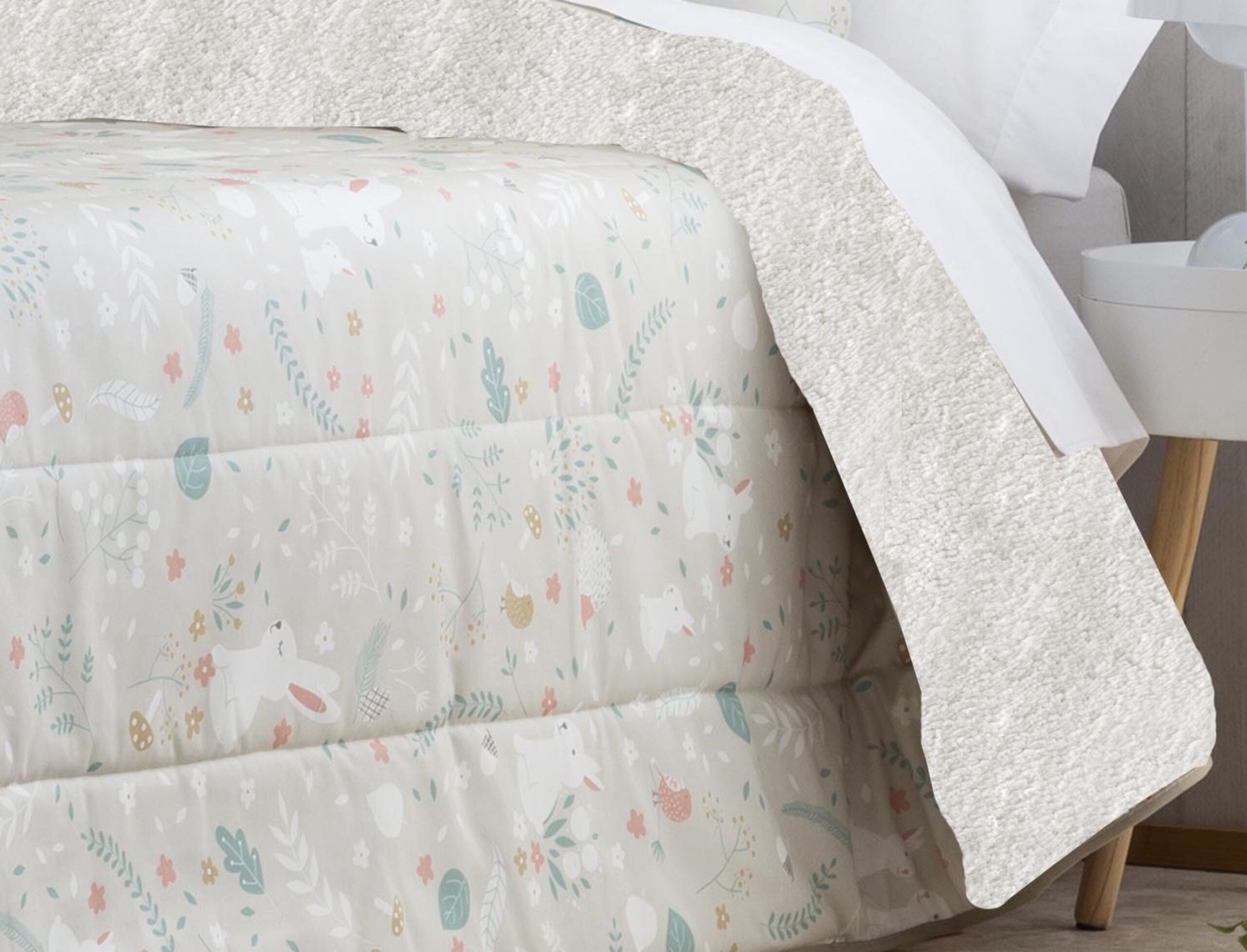 Edredón infantil con reverso borreguito sherpa misty beig para cama de 105 cm