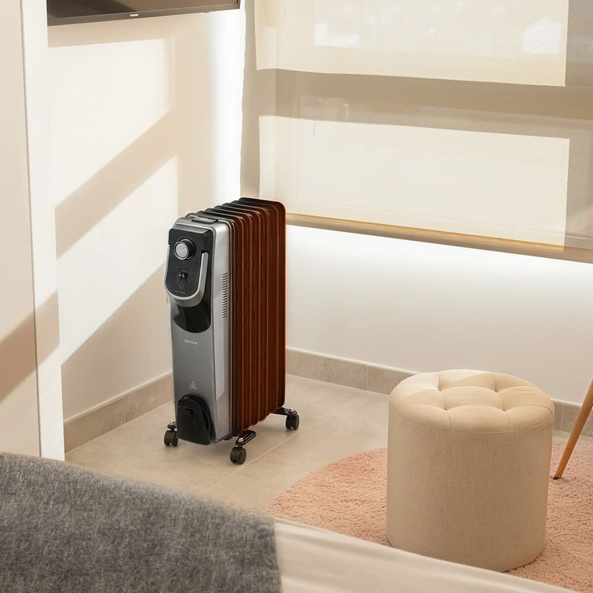 Cecotec ReadyWarm 7000 Space Black – Radiateur à Huile 1500 W, 7 Éléments, Chauffage Rapide Jusqu'à 15 M², Design Élégant Noir Mat