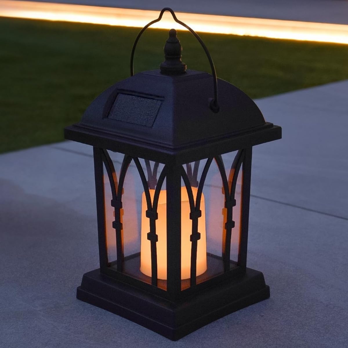 Zewnętrzne dekoracyjne lampy solarne w kolorze matowej czerni z oświetleniem LED imitującym efekt migoczącej świecy (wysokość 27 cm)