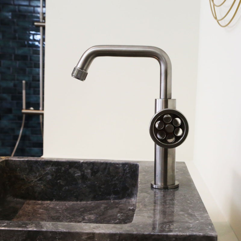 Indus bateria umywalkowa niskie wykonanie ze stali nierdzewnej